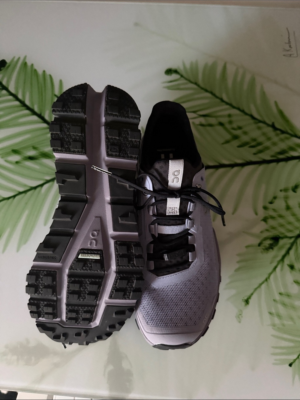 On Running Men's Trail Shoes in Light Gray and Black - Picture 3 of 5